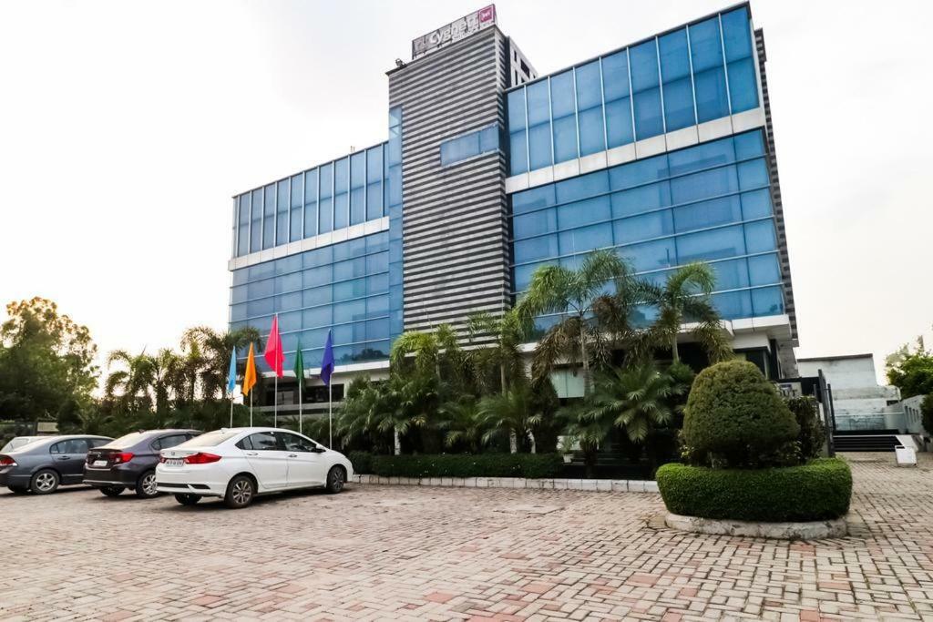 La Silver Leaf Hotel Nawāshahr Екстериор снимка