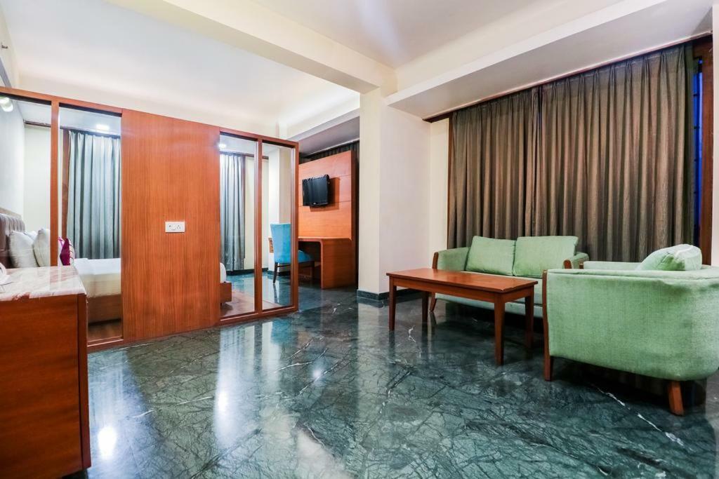 La Silver Leaf Hotel Nawāshahr Екстериор снимка