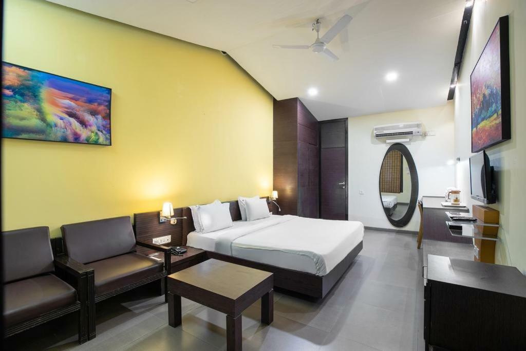 La Silver Leaf Hotel Nawāshahr Екстериор снимка
