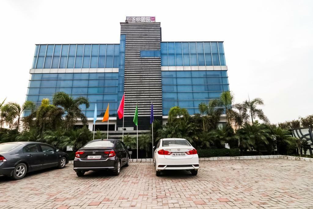 La Silver Leaf Hotel Nawāshahr Екстериор снимка